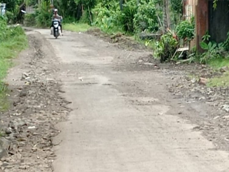 Pekerjaan Ruas Jalan Pagelaran - Babakan Mesjid Molor, Dede Sumantri Berkomentar
