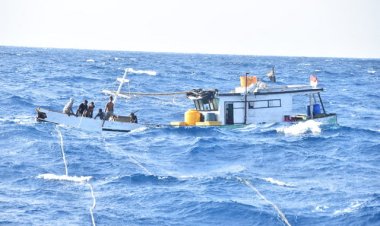 Bakamla RI Evakuasi Korban Kapal Mati Mesin di Perairan Pulau Rote