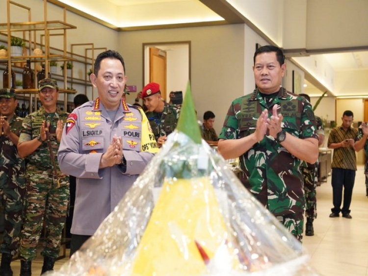 Surprise Panglima TNI di Hari Ulang Tahun Kapolri