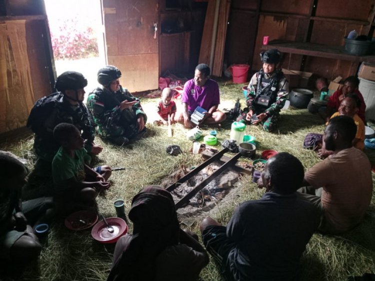 Perkenalan Humanis Satgas Yonif Raider 200/BN Bersama Masyarakat Bolakme