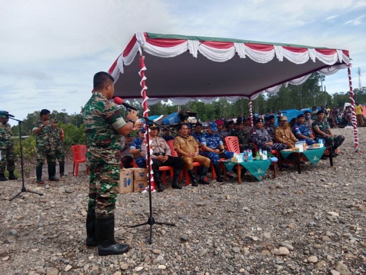 Peduli Dengan Kelestarian Alam Serta Cegah Abrasi, Kodim 1710/Mimika Bersama Satuan TNI-Polri Gelar Penanaman Mangrove