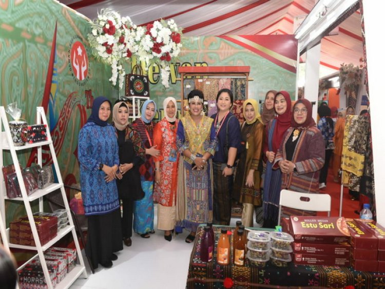 Ketum Dharma Pertiwi Hadiri HUT Dekranas Ke-43 di Medan