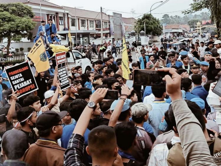 Menuntut!!! 16 Tahun Dipimpin Dinasti Natakusumah, Pandeglang Kian Terpuruk Terhimpit Kekuasaan.