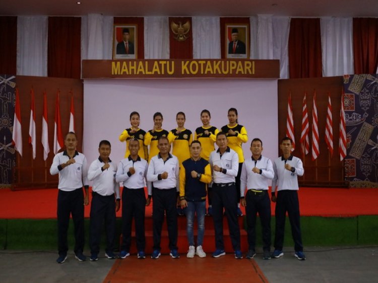 Danlantamal IX Beri Motivasi Tim Tari Yang Akan Mewakili Maluku Pada FORNAS VII di Bandung