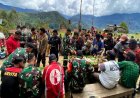 Bakar Batu, Solidkan Satgas Yonif 143/TWEJ Dan Masyarakat Papua