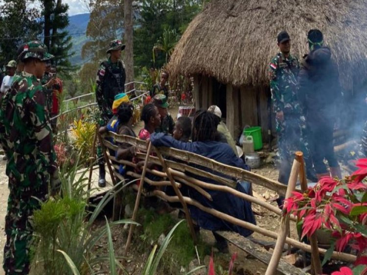Anjangsana Satgas Yonif Raider 200/BN di Kampung Kindok