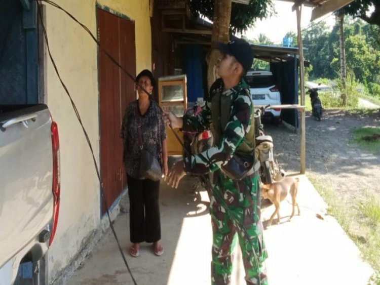 Satgas Yonif 143/TWEJ Bantu Atasi Masalah Listrik Warga Papua