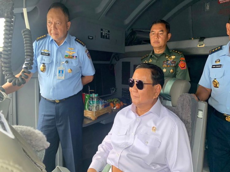 Menhan Prabowo Joy Flight Bareng Rekan Media, Jajal Pesawat C-130J Super Hercules