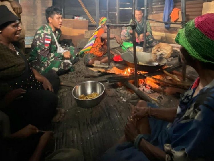 Kehangatan Warga Pegunungan Bersama Satgas Yonif 143/TWEJ di Papua