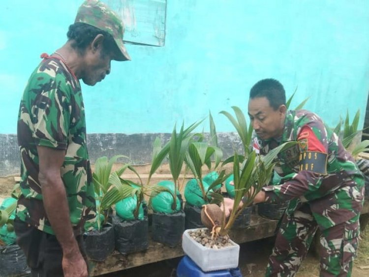 Kembangkan Kreatifitas, Satgas Yonif 143/TWEJ Ajarkan Membuat Bonsai