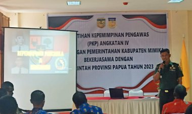 Kasdim 1710/Mimika Beri Materi Etika dan Integritas Kepemimpinan Kepada Peserta Pelatihan