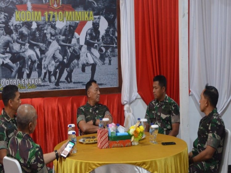 Dandim 1710/Mimika Sambut Kedatangan Danpussenif