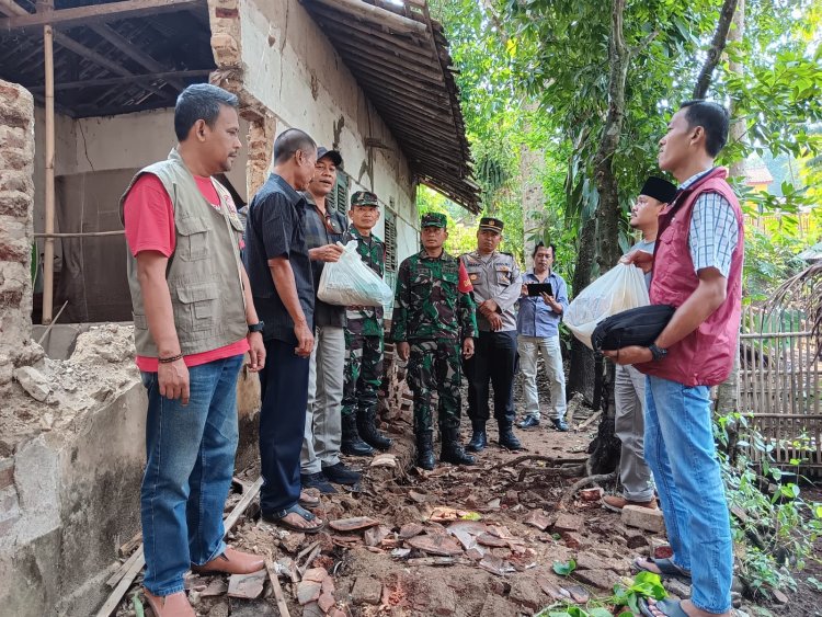Dampingi Penyaluran Bantuan di Desa Bama, Ini Kata Kapolsek Pagelaran