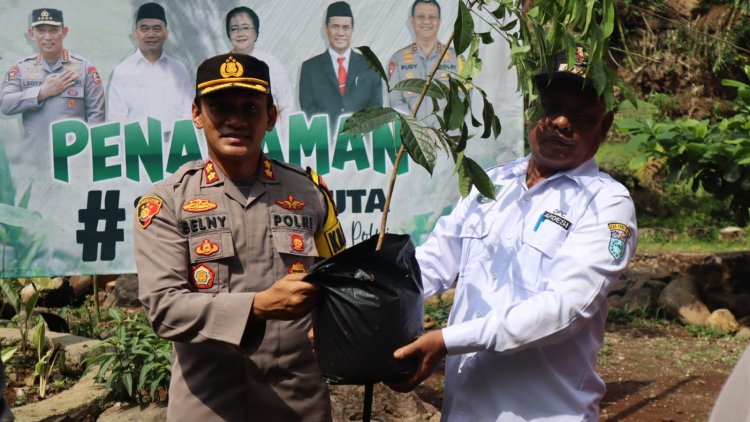 Inisiatif Polri, Kapolres Pandeglang Gelar Penanaman Sepuluh Juta Pohon Serentak di Mandalawangi