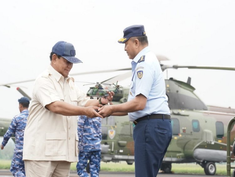 Menhan Prabowo Serahkan Delapan Unit Helikopter H225M dan Resmikan Full Flight Simulator H225M