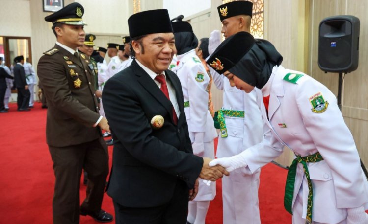 Pj Gubernur Al Muktabar Kukuhkan Paskibraka Provinsi Banten Tahun 2024