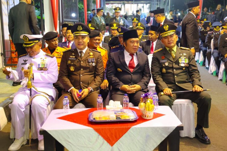 Ikuti Upacara Taptu dan Pawai Obor, Pj Gubernur Banten Al Muktabar: Perlihatkan Sistem Nilai dan Kebersamaan Masyarakat