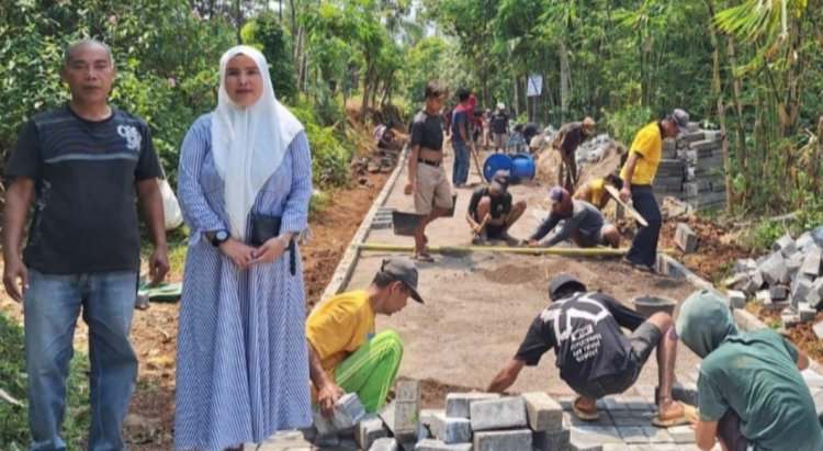 Bangun Jalan Paving Block Gunakan DD Tahap Kedua, Pemdes Banyumas, Kades Banyumas: Fasilitasi Aktifitas Warga