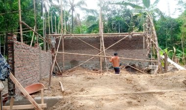 Pekerjaan Disubkan dan Tanpa Pengawasan, Pelaksanaan Pekerjaan Pembangunan RKB SMP 2 Patia Disoal