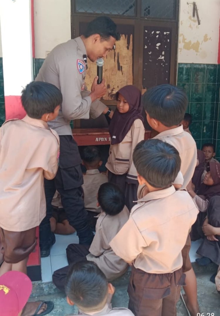 Kanit Binmas Polsek Jiput Berikan Edukasi Anti-Bullying di SDN Sukacai 1, dalam Upaya Ciptakan Lingkungan Sekolah Aman dan Nyaman