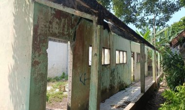 Lama Tidak Tersentuh Bantuan, Ruang Kelas MIS Mathla'ul Anwar Pade, Banyak Yang Hancur