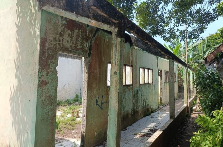 Lama Tidak Tersentuh Bantuan, Ruang Kelas MIS Mathla'ul Anwar Pade, Banyak Yang Hancur