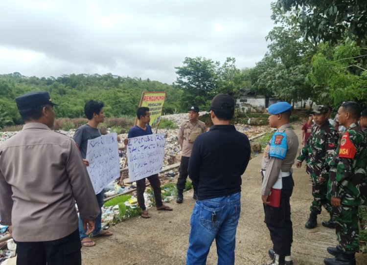 Diduga Pengelolaan Sampah TPA Bojong Canar Cikedal Ilegal, DPC Amira Pandeglang Lakukan Aksi Unjuk Rasa