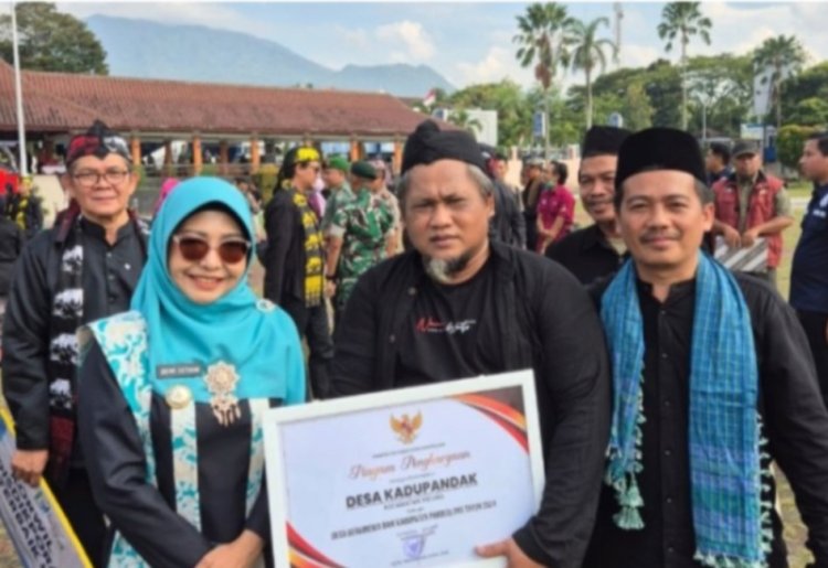Desa Kadupandak Picung, Mendapat Penghargaan Salah Satu Desa Berkinerja Baik Tahun 2024, Dari Bupati Pandeglang
