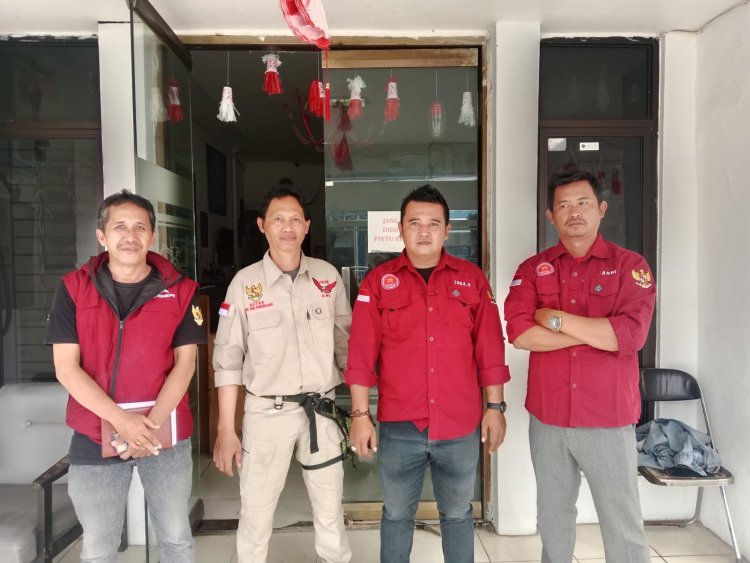 Besi Bekas Dipasang K3 Diabaikan! Revitalisasi SDN Mekarsari 3 Panimbang Diduga Asal Jadi 