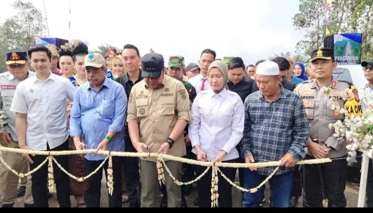 Gubernur Sumsel H.Herman Deru Resmikan Jalan Khusus Angkutan Batubara PT Levi Bersaudara Abadi Di Kabupaten Lahat