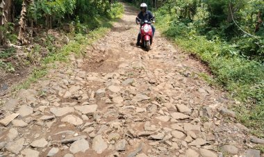 Warga Bojong Kecewa Janji Camat Perbaiki Jalan Saat Pilkada Dulu Tidak Diitepati