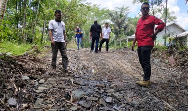 Masyarakat pasir Serdang Sumringah, Karna Jalan di Kp. Karoya Desa Pasir Sedang Akan Segera Diperbaiki oleh PT. Nindya Karya