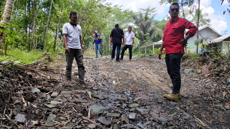 Masyarakat pasir Serdang Sumringah, Karna Jalan di Kp. Karoya Desa Pasir Sedang Akan Segera Diperbaiki oleh PT. Nindya Karya