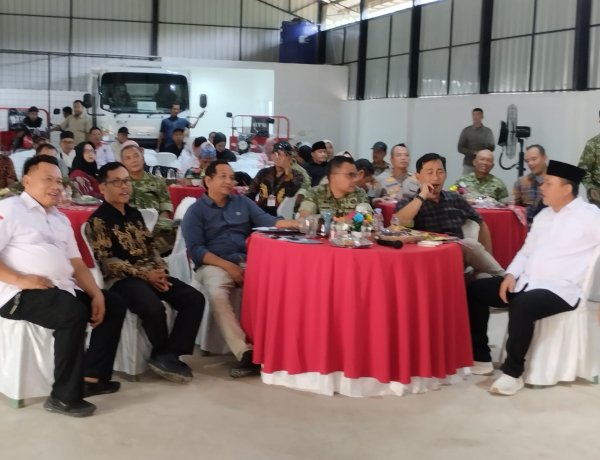 Dandim 0601/PDG, & Sekjen APDESI Merah Putih Bersama Unsur Forkopimda Pandeglang Hadiri Vidcon Peresmian 1.061 KDKMP Oleh Presiden Prabowo, di Desa Kartasana Pagelaran