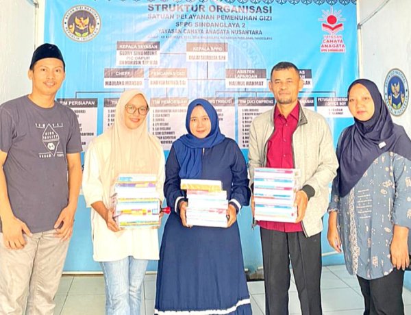 SPPG Sindanglaya 2 Bagikan Buku Kepada Yatim Piatu, Begini Kata PIC SPPG