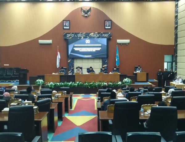 Paripurna DPRD Pandeglang: Bupati Sampaikan Pertanggungjawaban APBD 2025, Realisasi Pendapatan Capai 96,93 Persen
