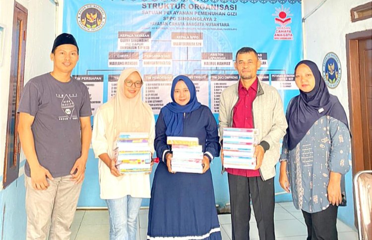 SPPG Sindanglaya 2 Bagikan Buku Kepada Yatim Piatu, Begini Kata PIC SPPG