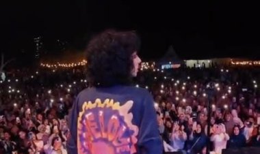 Enau Manggung di Laugtowng, Bikin Rame Pandeglang 
