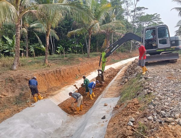 PT Nindya Karya Selesaikan Pekerjaan Dua Titik Pemeliharaan Saluran D.I Hingga Desember 2026