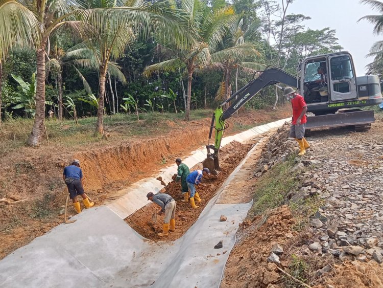 PT Nindya Karya Selesaikan Pekerjaan Dua Titik Pemeliharaan Saluran D.I Hingga Desember 2026