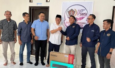 Dukung Efektivitas Kerja Jurnalistik, Fraksi Demokrat DPRD Pandeglang Berikan Bantuan Sarana Penunjang Kinerja Jurnalis